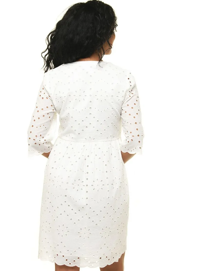 Robe blanche broderies