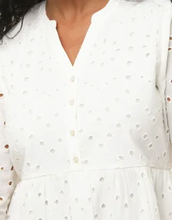 Robe blanche broderies