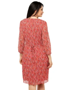 Robe rouge fin plissé