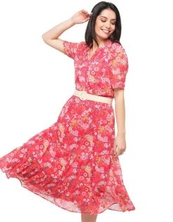 Robe rouge florale