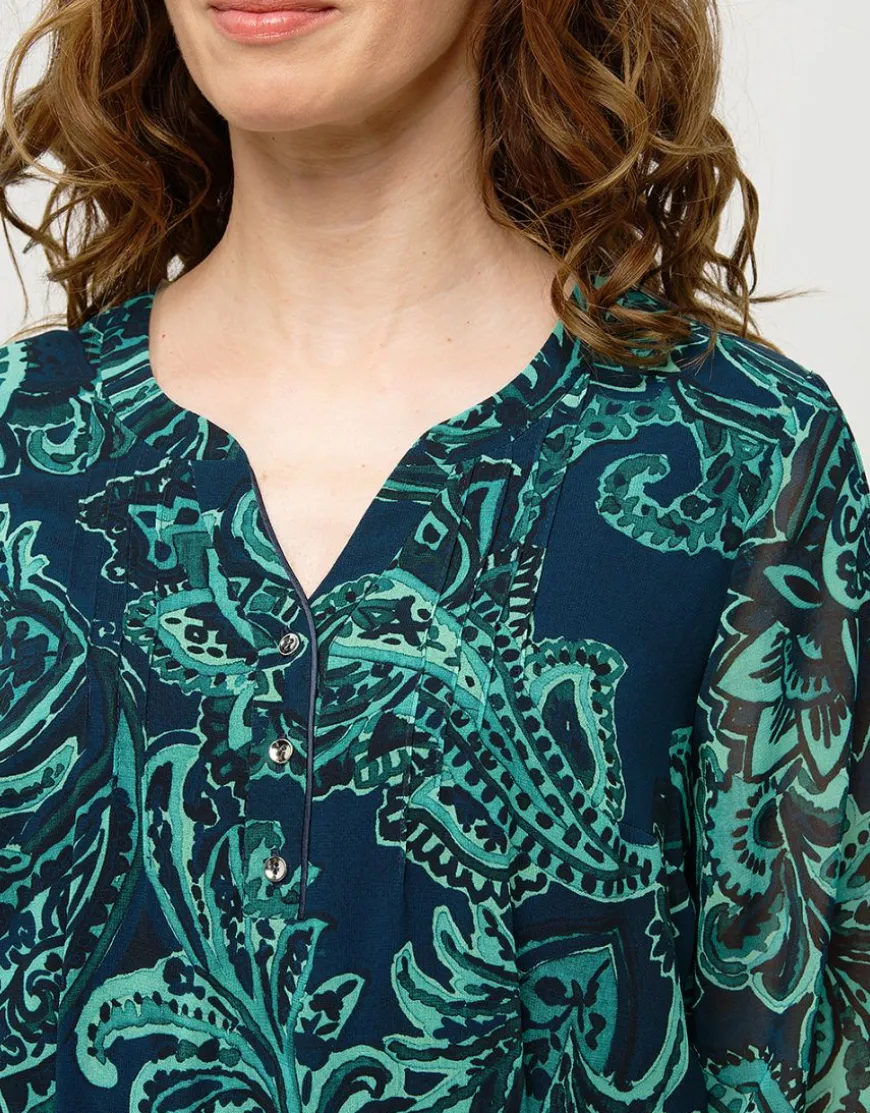 Robe verte voile à motif