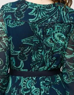 Robe verte voile à motif