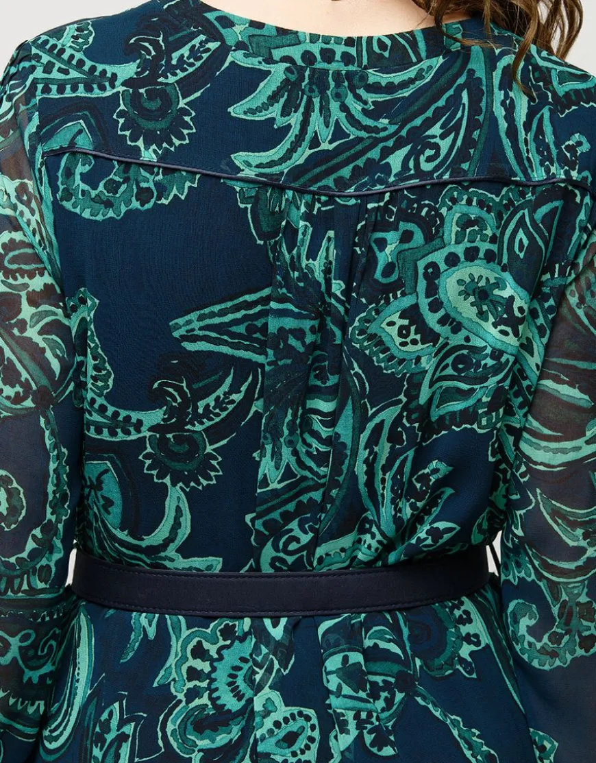 Robe verte voile à motif
